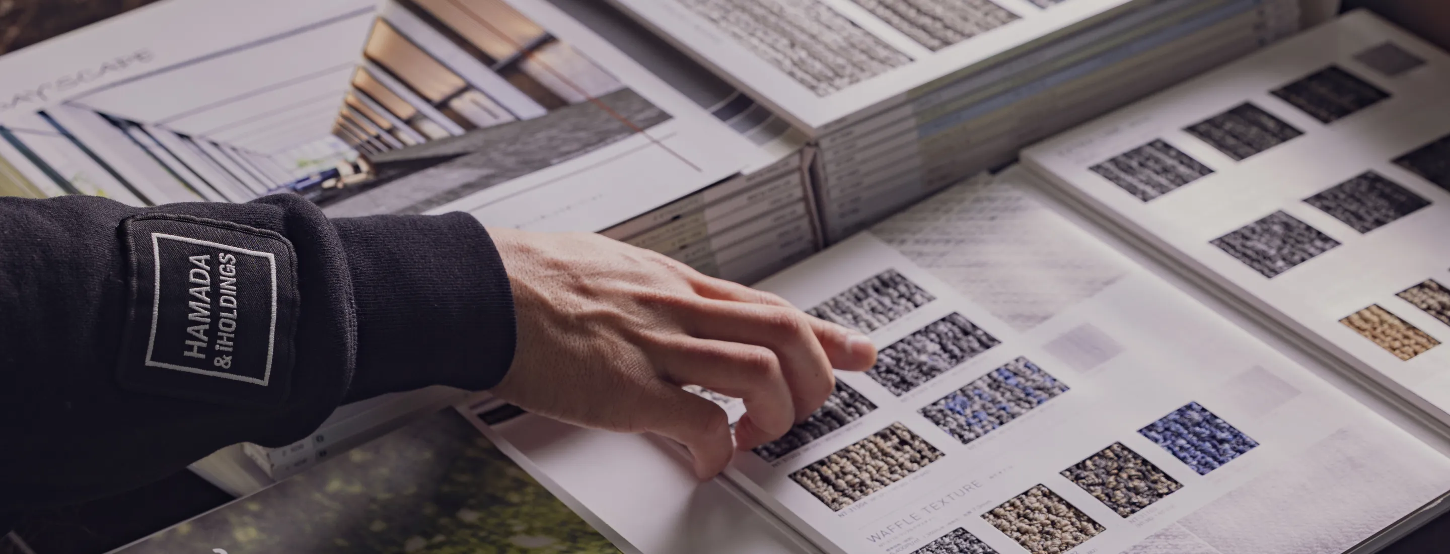 代表メンバー3人が横並びになっている写真